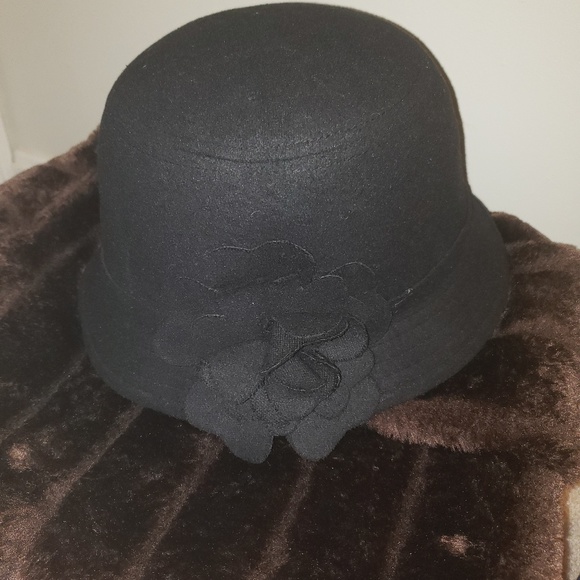 Accessories - Black Cloche Hat